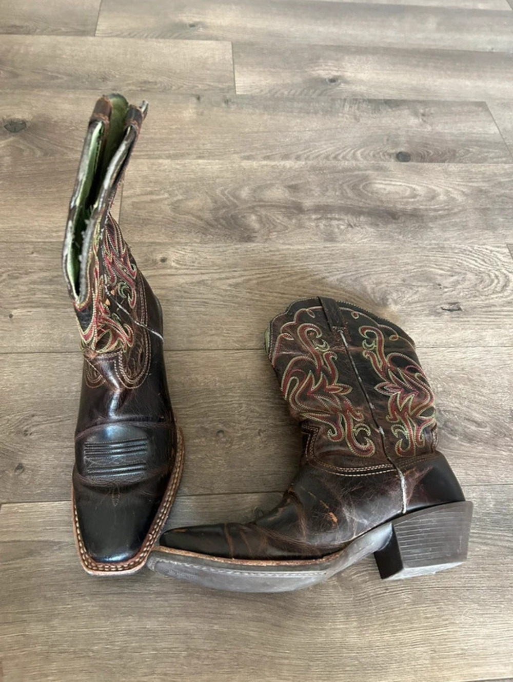 ariat women’s western cowboy boots size 6.5